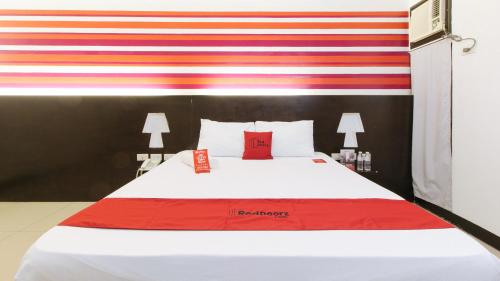 RedDoorz @ EL Runway Hotel Bulacan