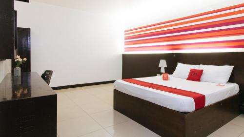 RedDoorz @ EL Runway Hotel Bulacan
