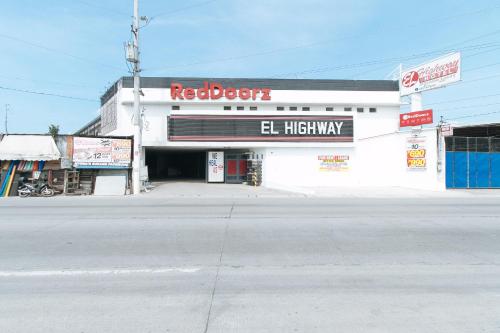 RedDoorz @ EL Runway Hotel Bulacan