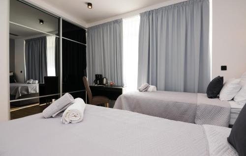 Sky & Sun Luxury Rooms