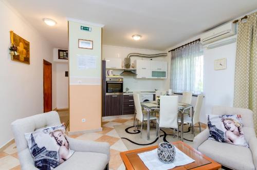 Apartments Nicol