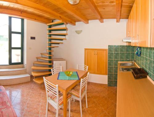 Split Inn Apartments and Rooms - Apartment Vicko (PID: 5)