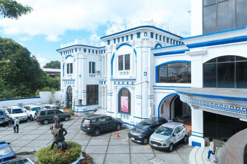 Reddoorz Plus @ Castle Chateau Iloilo