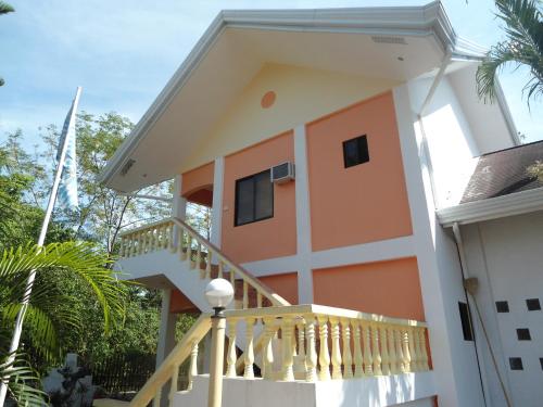 Menchus Pension House