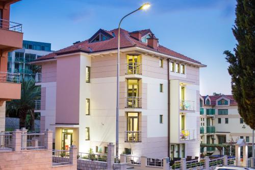 Hotel Swiss Holiday