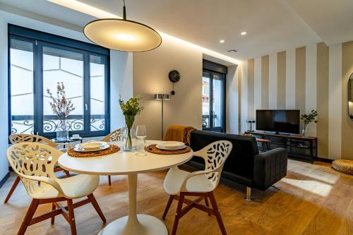 Edificio Fénix by Plaza Mayor Apartamentos