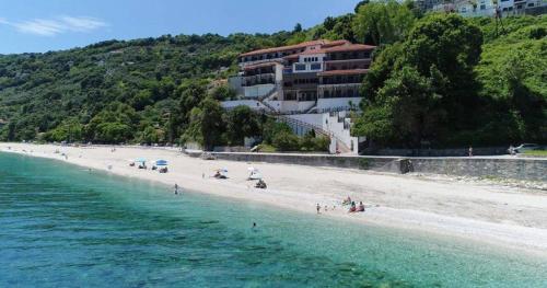Karaoulanis Beach Aparthotel