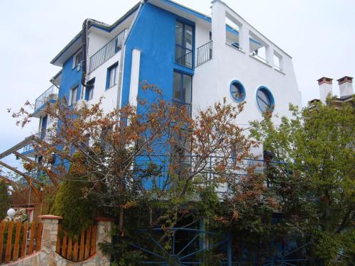 Andi Hotel