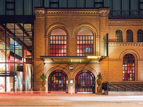 East Hotel & Restaurant