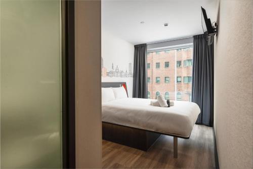 EasyHotel Cardiff City Centre