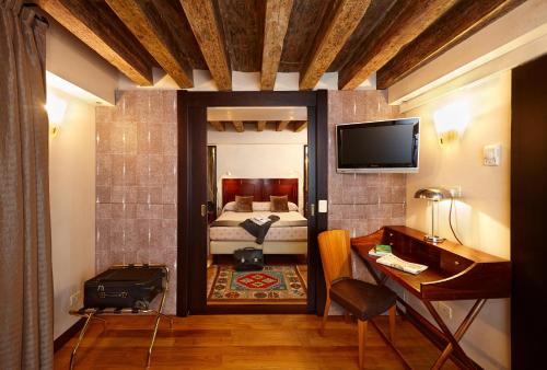 Hotel Saturnia & International