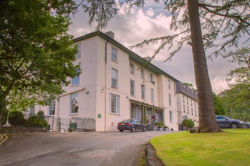 The Royal Victoria Hotel