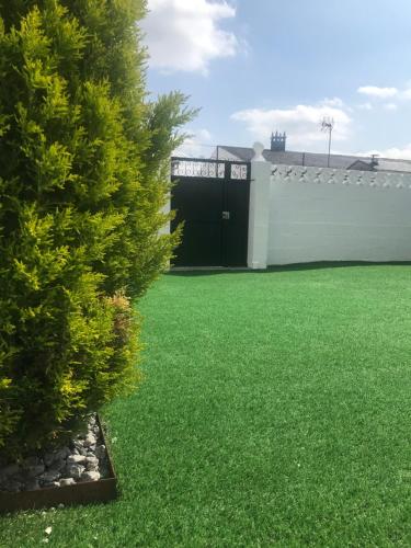 Casa Grande do Costureiro-Para Grupos en Portomarín con Terraza y Vistas