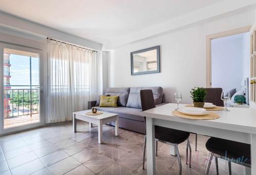 Tres dormitorios ,vistas al mar , junto a la playa