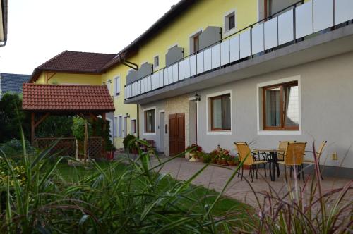 Weingut Dombi-Weiss