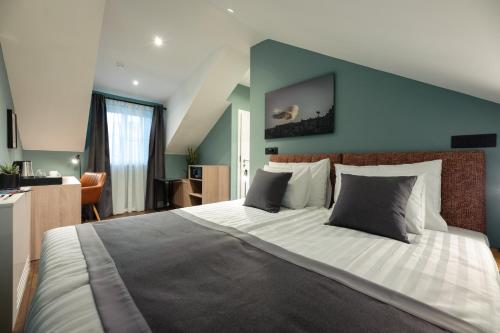 Camera Hotel