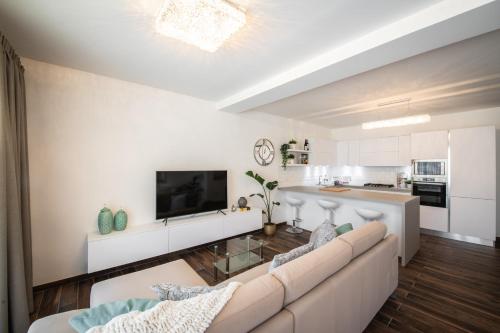 Electra Residence - Luxury Central Beachview Apartment