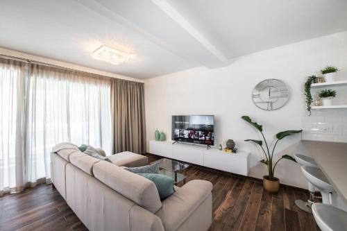 Electra Residence - Luxury Central Beachview Apartment