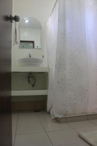 Blue Lagoon Inn & Suites
