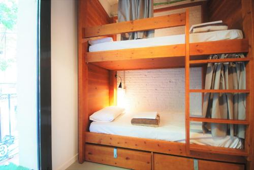 Ten To Go Hostel