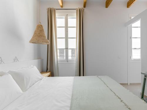 S'Enclova Petit Hotel