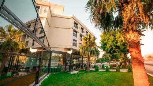 Leaf Port Boutique Hotel