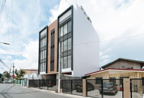 Carlvinchris Residences By RedDoorz