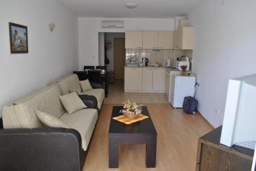 Julia Family Apartments