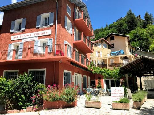 Les Terres Rouges