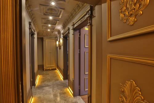 Real King Suit Hotel