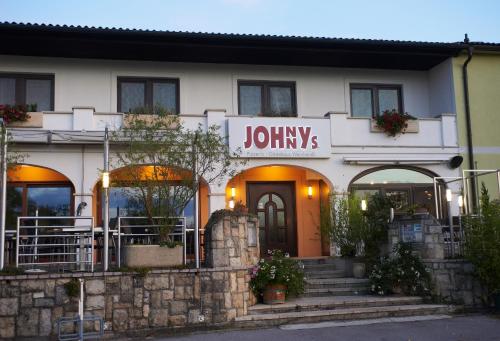 JOHNNYS Pizzeria & Gästehaus