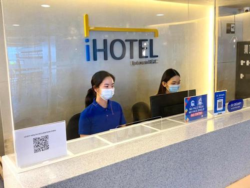 IHotel Uptown BGC