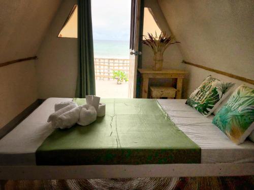 Beach Front Hut - Faith Bay Huts 1