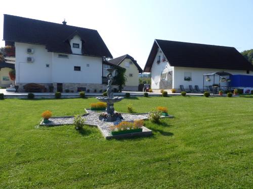Plitvice House Pox