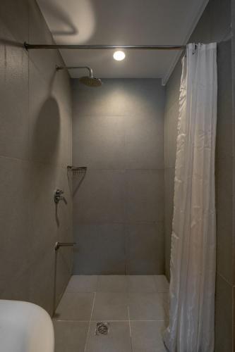 IHotel Uptown BGC