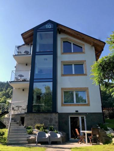 VILLA 10 Active