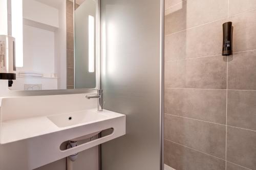B&B HOTEL Le Port-Marly Saint-Germain-En-Laye