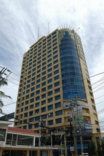 Golden Peak Hotel & Suites