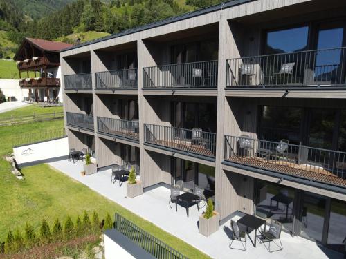 Simple Life Apartments