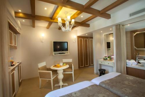 King Jason Paphos - Designed for adults by Louis Hotels