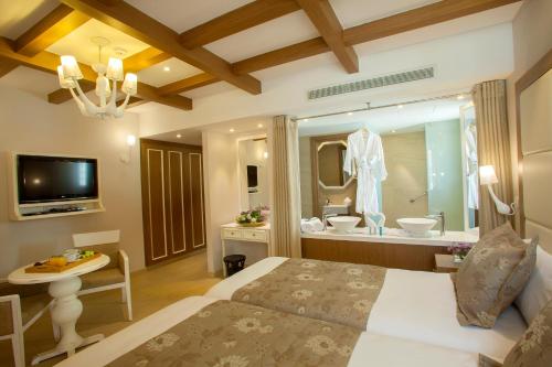 King Jason Paphos - Designed for adults by Louis Hotels