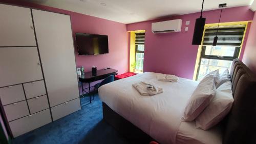 Aaron Wise Apartments