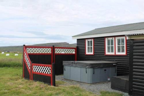 Cosy Cottage-Álfabakki-with hot tub