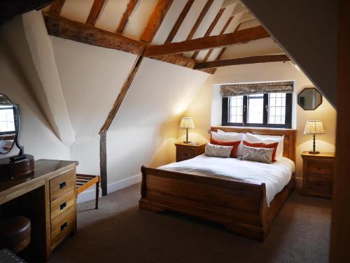 Bear And Ragged Staff