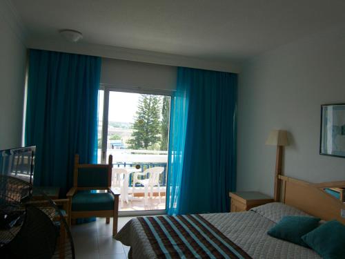 Leonardo Plaza Cypria Maris Beach Hotel & Spa
