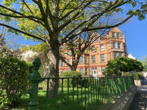 Arrandale Hotel & Apartments