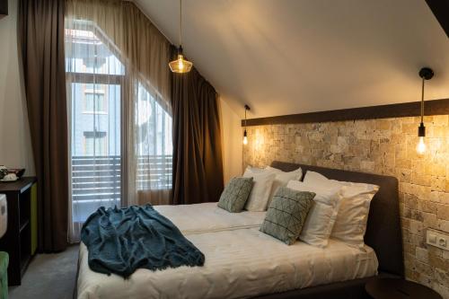 103 Alpine Hotel