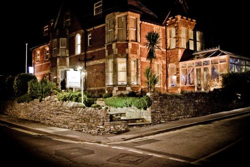 The Castleton Hotel