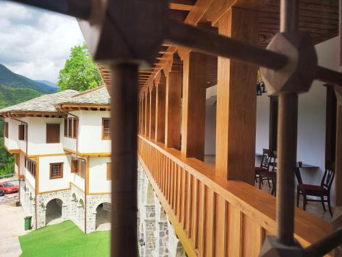 Guest Mansion, Гостински Палат