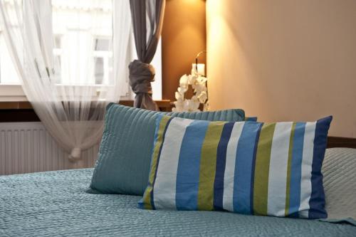 Bedrooms 64